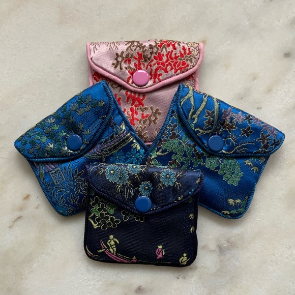 Set/4 Small Pouches - Picture 2 of 9